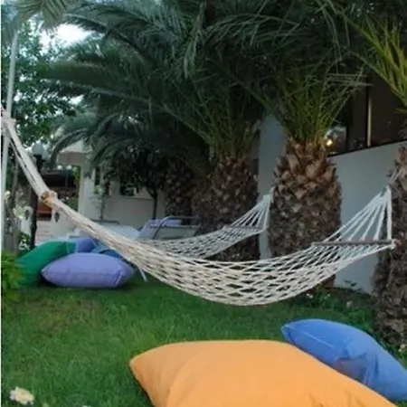 Rosy Hotel 2*